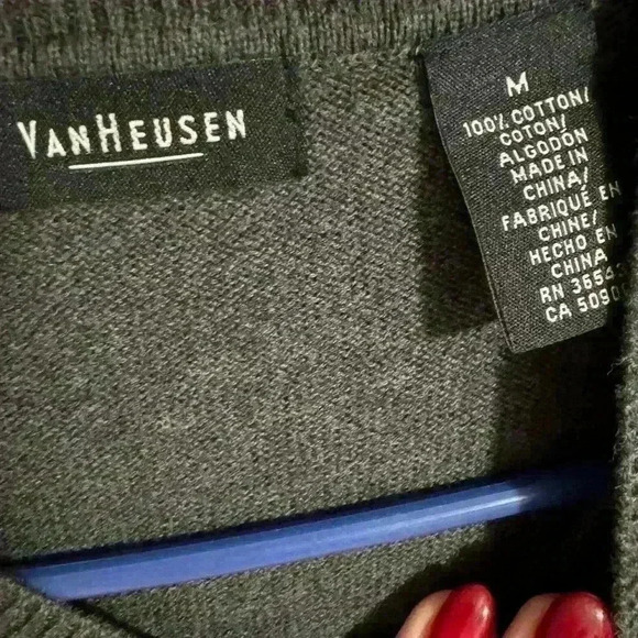Men’s VanHeusen sweater vest size M EUC, gray - Picture 2 of 3